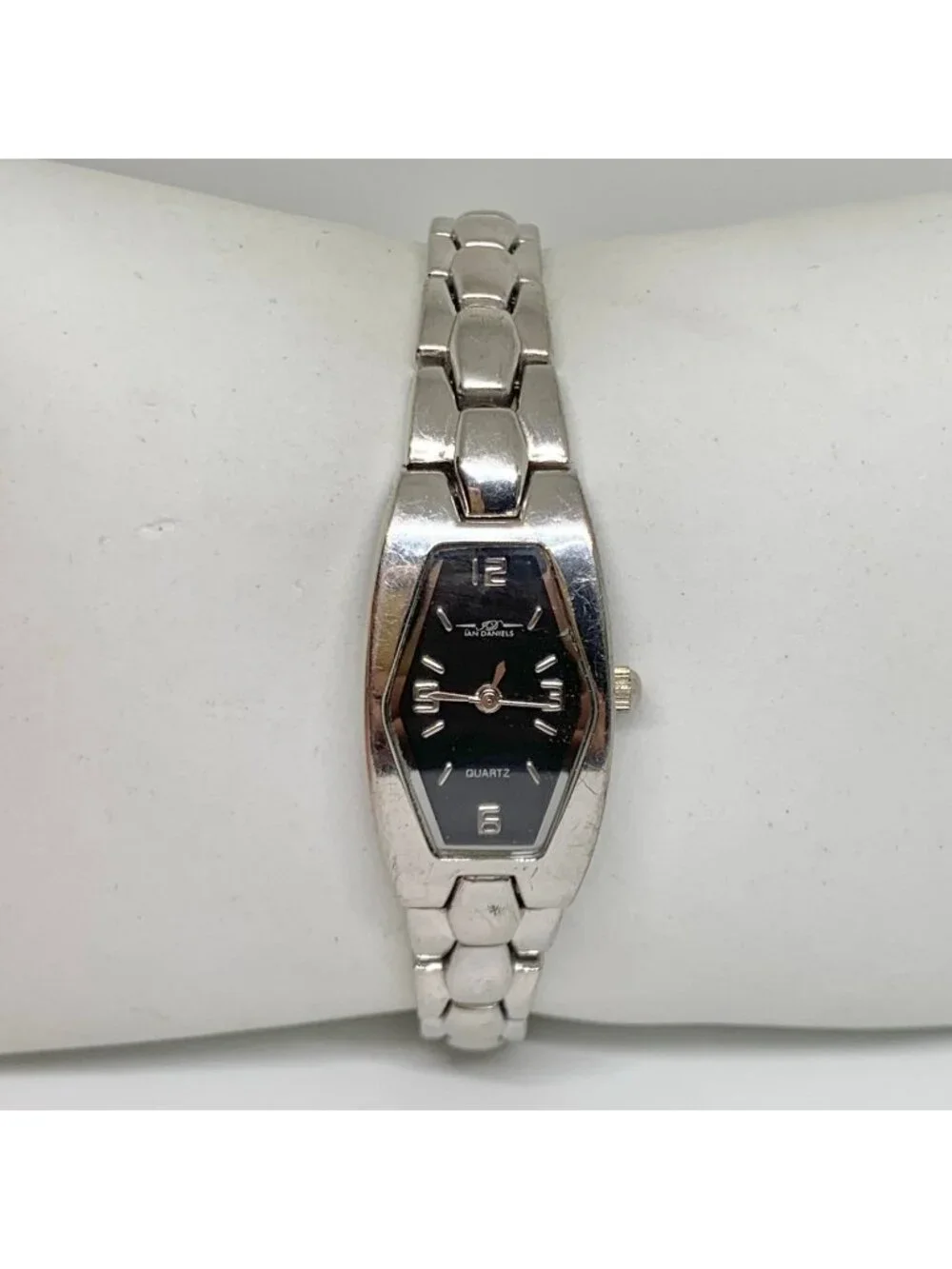 Ian Daniels women’s watch silver tone quartz 18mm black dial adjustable running